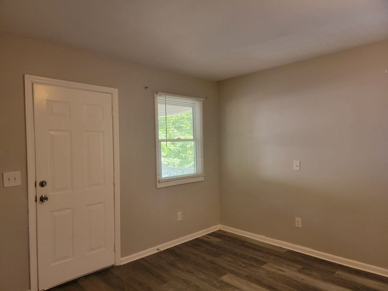 944 Smith St Sw - Photo 5 of 21