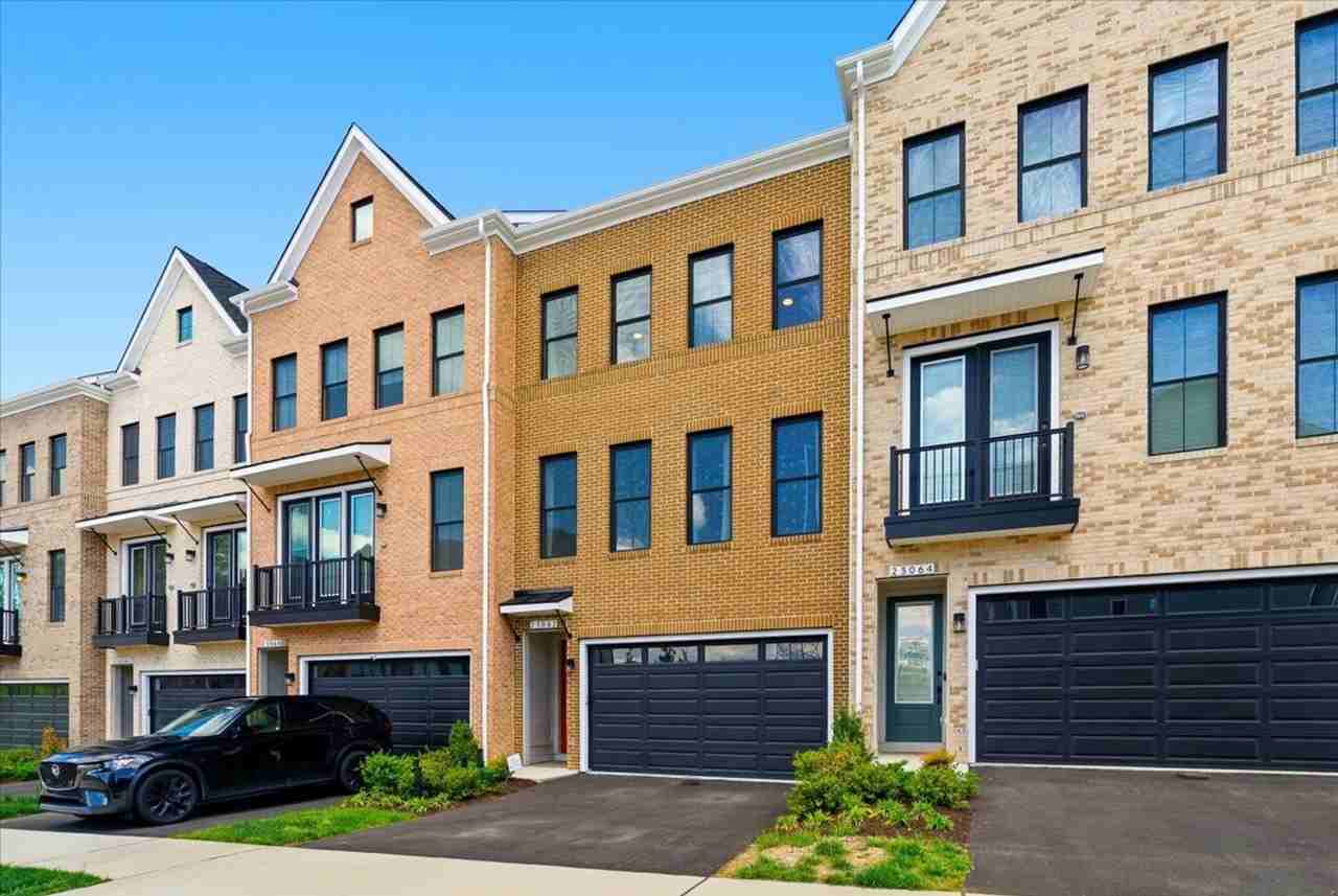 23062 Copper Tree Ter - Photo 2 of 35