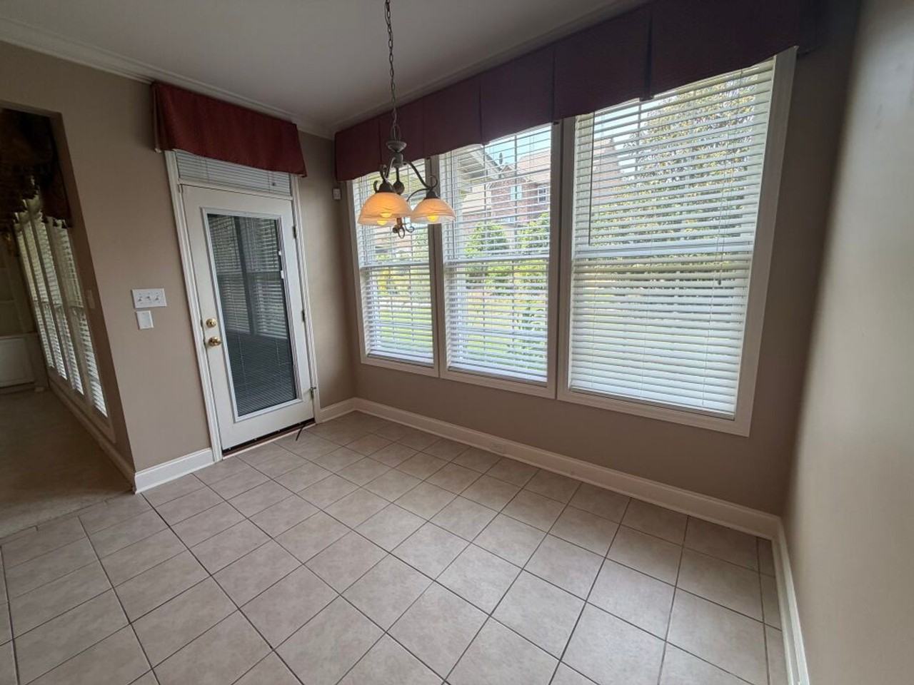 4601 Ivy Rose Dr - Photo 6 of 22