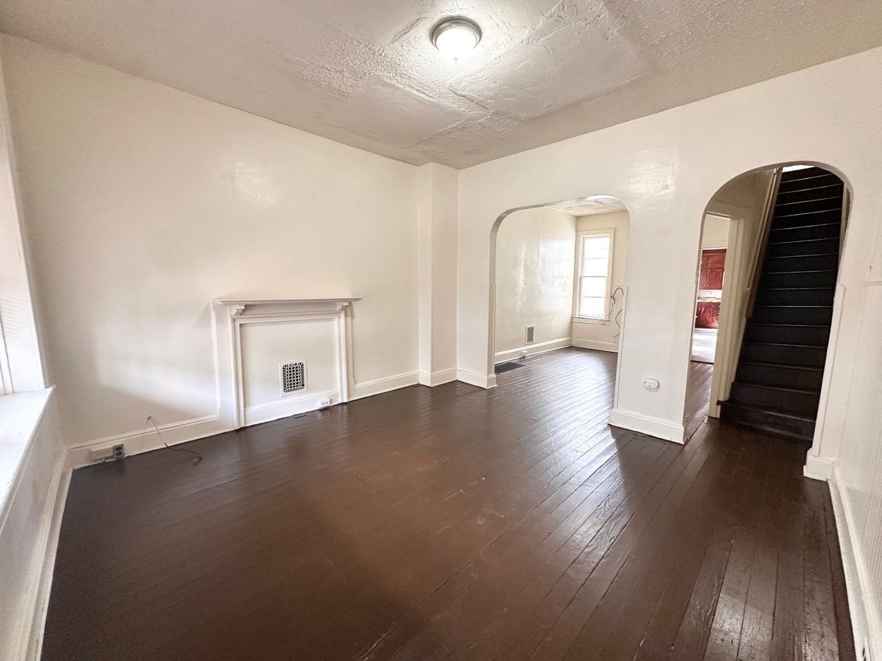925 W College Ave - Photo 2 of 29