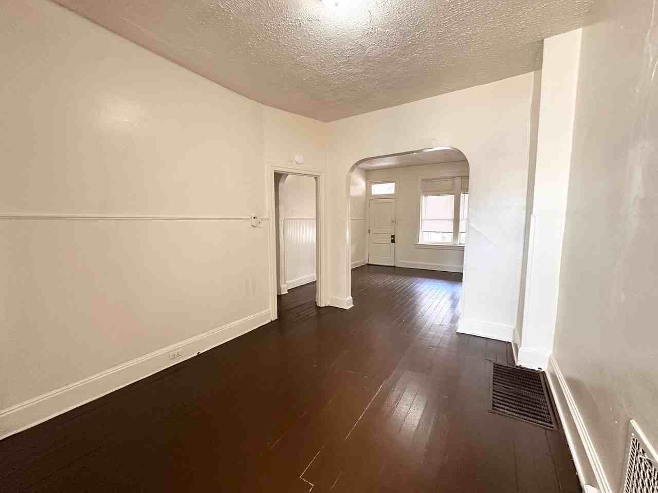 925 W College Ave - Photo 6 of 29