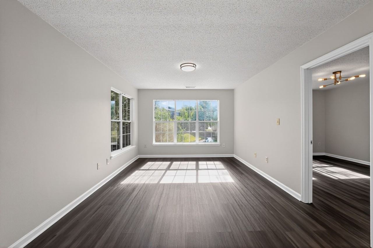4246 Villas Dr - Photo 3 of 30