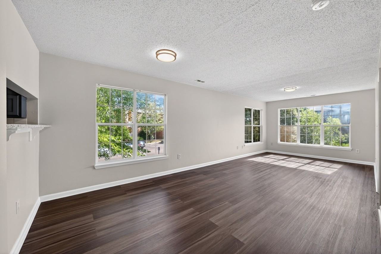 4246 Villas Dr - Photo 4 of 30