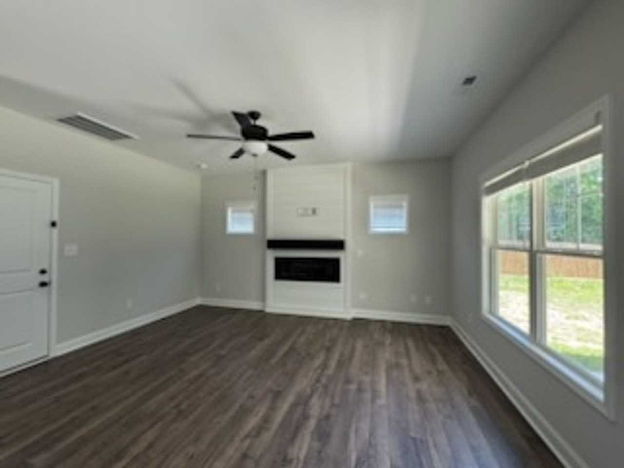 390 Summer Hill Rd - Photo 3 of 27