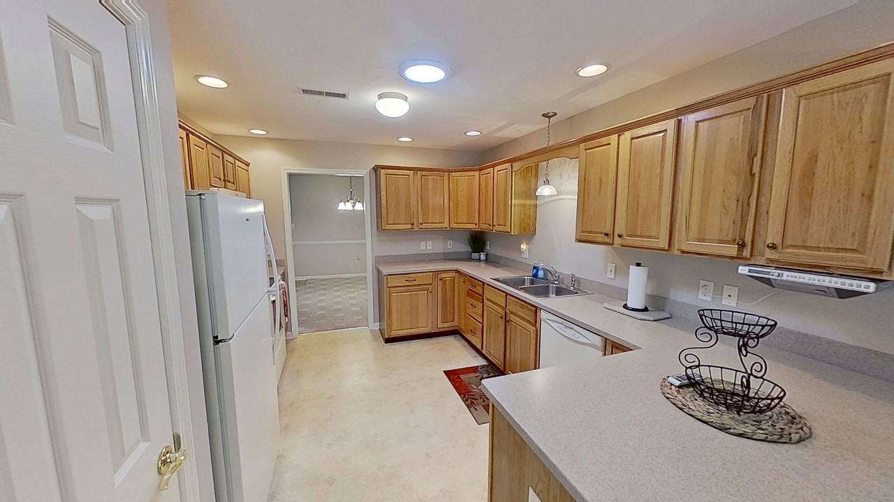 1377 Village Dr - Photo 4 of 10