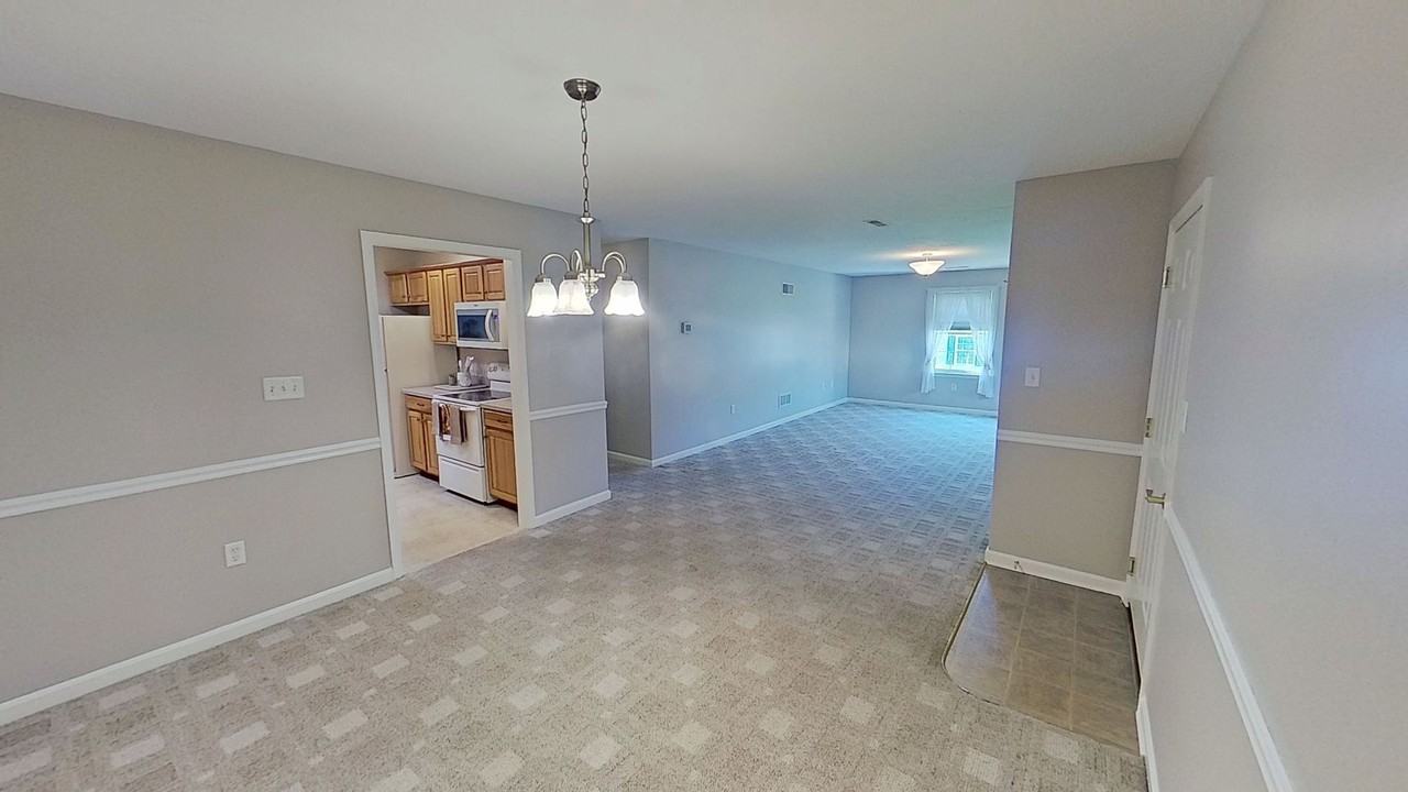 1377 Village Dr - Photo 5 of 10