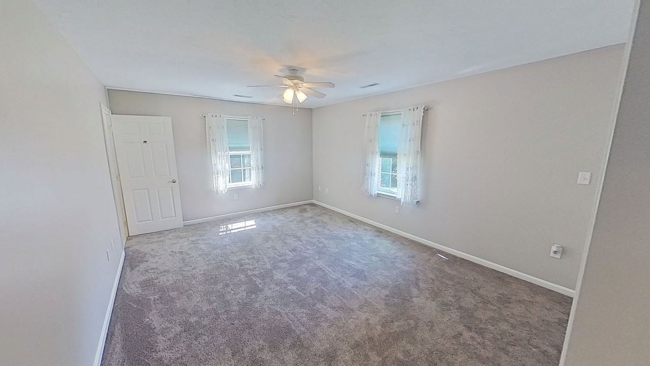1377 Village Dr - Photo 7 of 10
