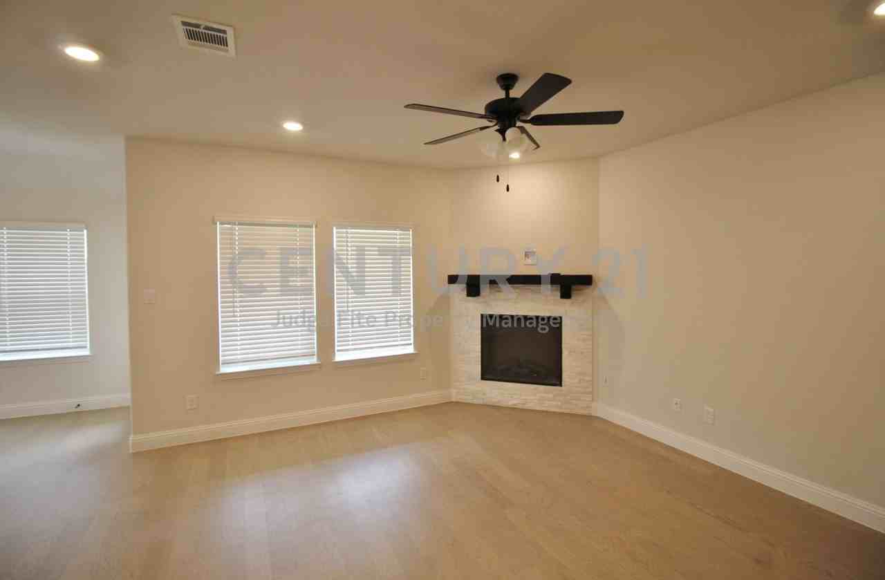 1124 Longhorn Ln - Photo 2 of 16
