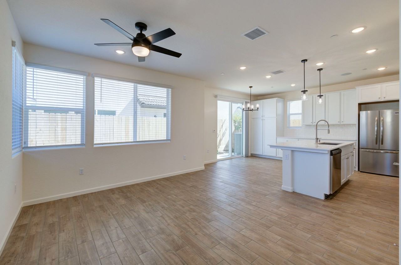 1527 Foxhill Ln - Photo 5 of 17