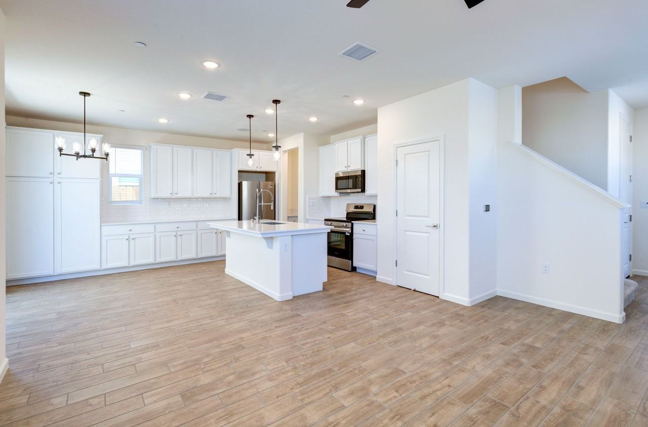 1527 Foxhill Ln - Photo 6 of 17
