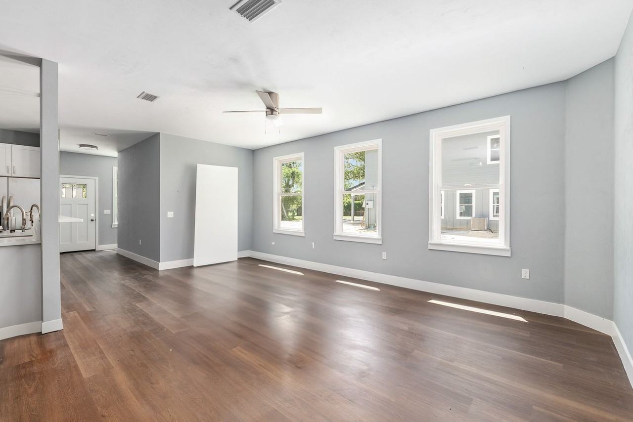 420 Nw 3rd Ave - Photo 3 of 34