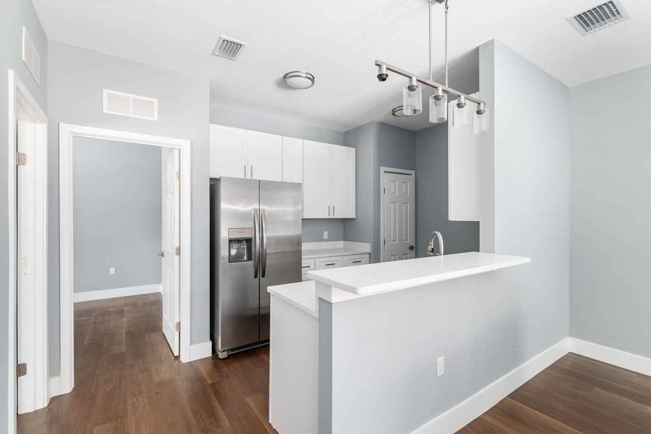 420 Nw 3rd Ave - Photo 2 of 19