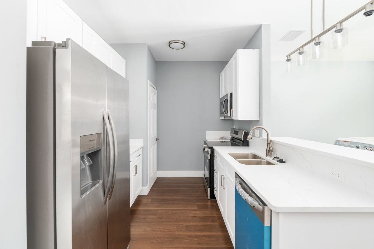 420 Nw 3rd Ave - Photo 3 of 19