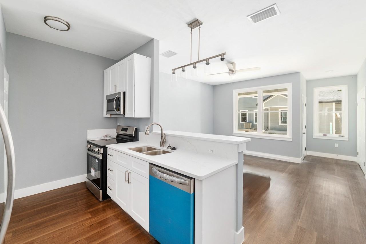 420 Nw 3rd Ave - Photo 4 of 19