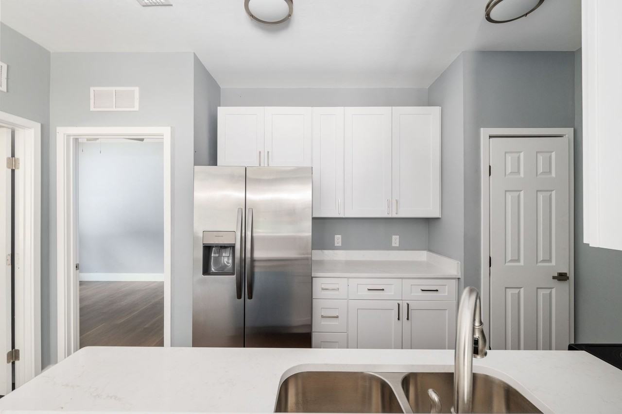 420 Nw 3rd Ave - Photo 7 of 19