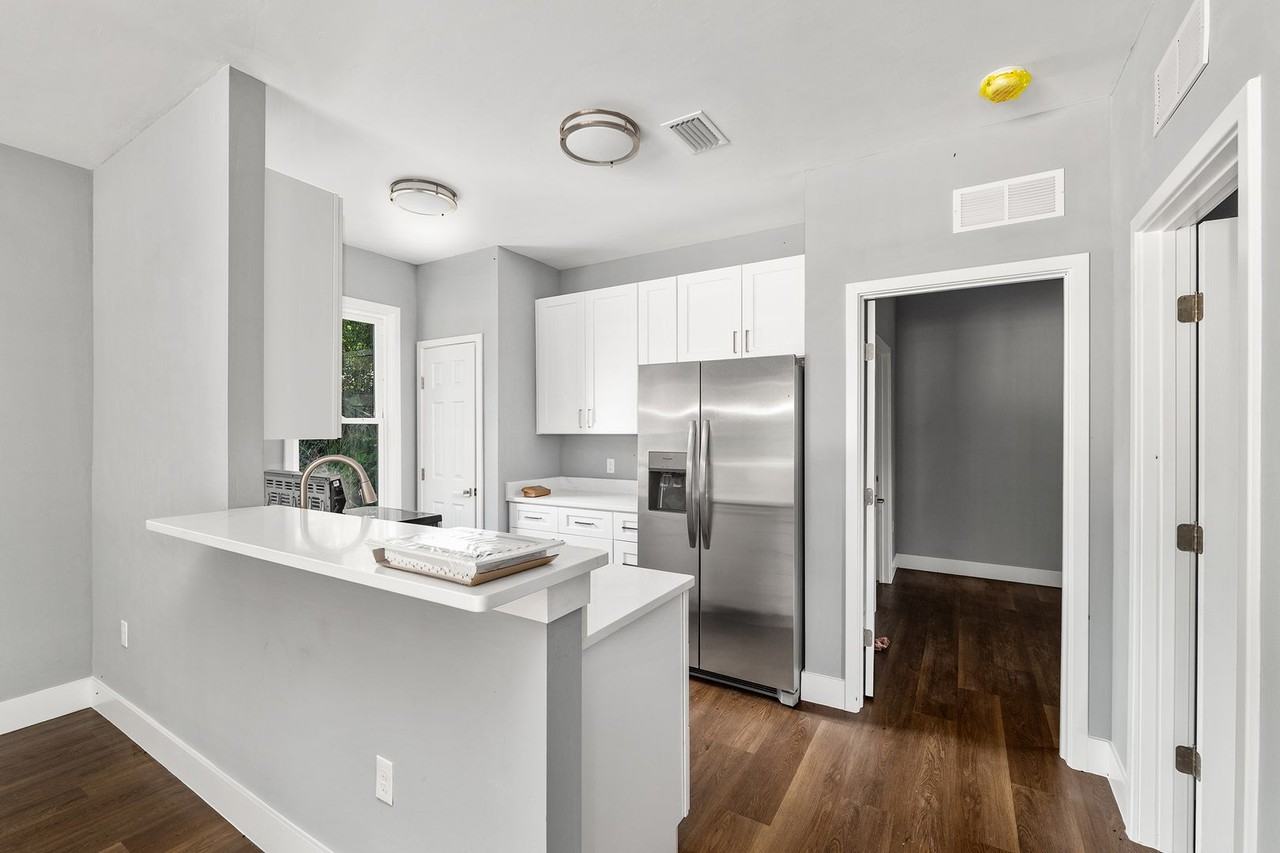 422 Nw 3rd Ave - Photo 2 of 21