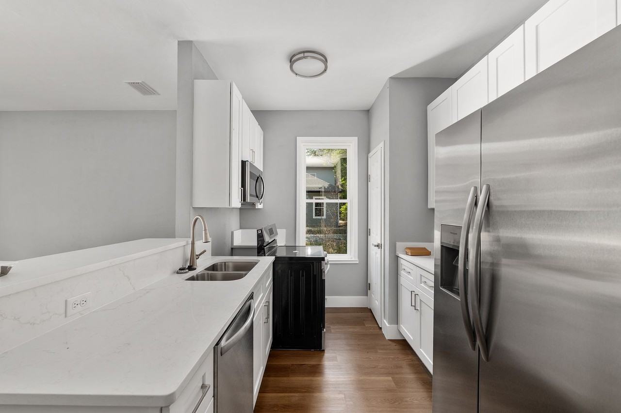 422 Nw 3rd Ave - Photo 3 of 21