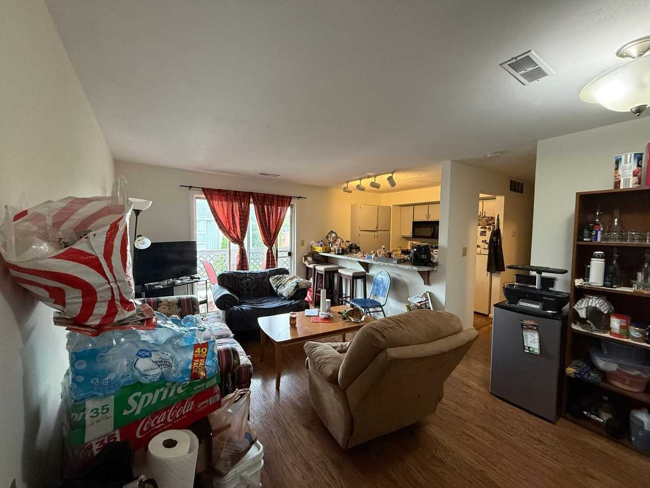 812 Cascade Ct - Photo 2 of 10