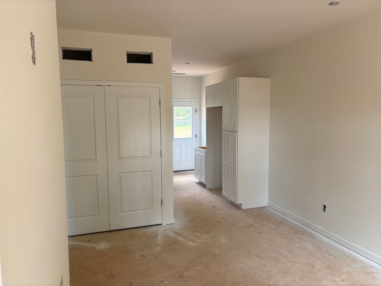 180 Long St - Photo 6 of 9