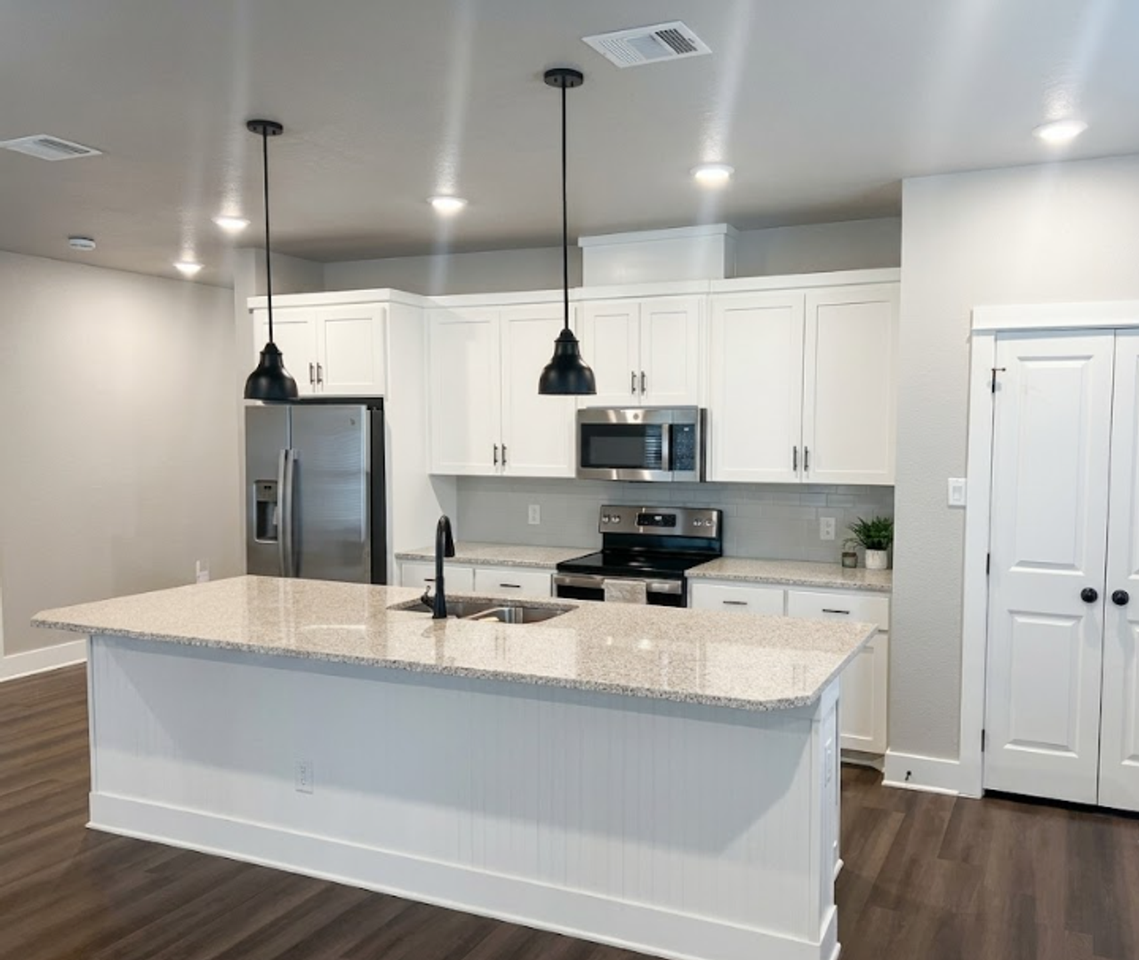 2053 Stillwell St - Photo 2 of 26
