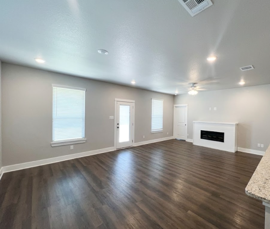 2053 Stillwell St - Photo 6 of 26