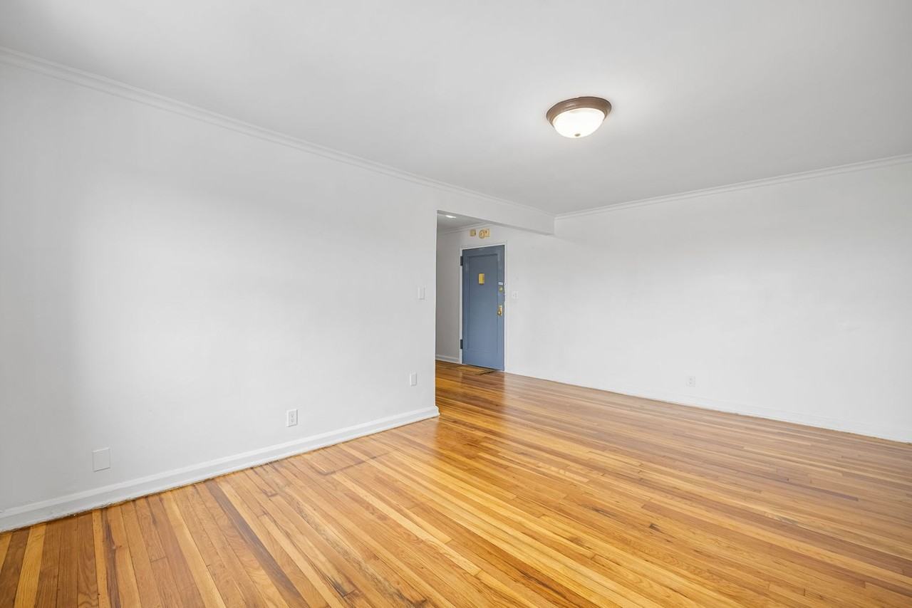 2335 Hudson Ter - Photo 3 of 16