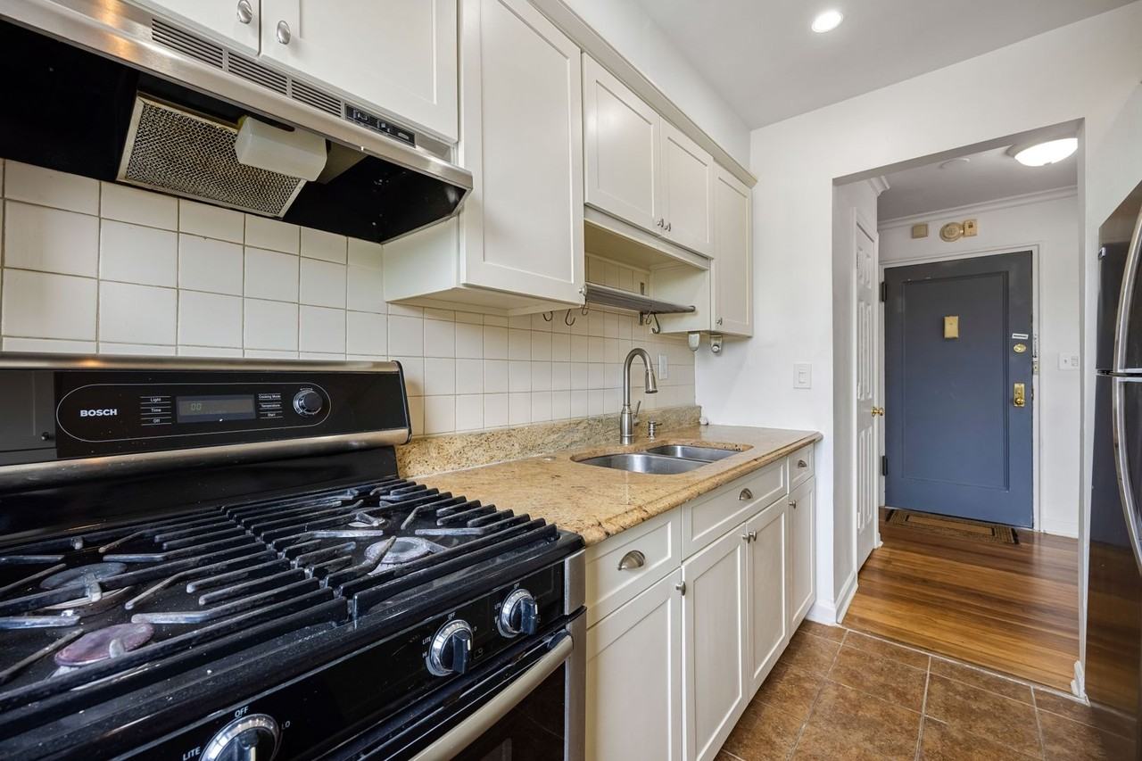 2335 Hudson Ter - Photo 7 of 16