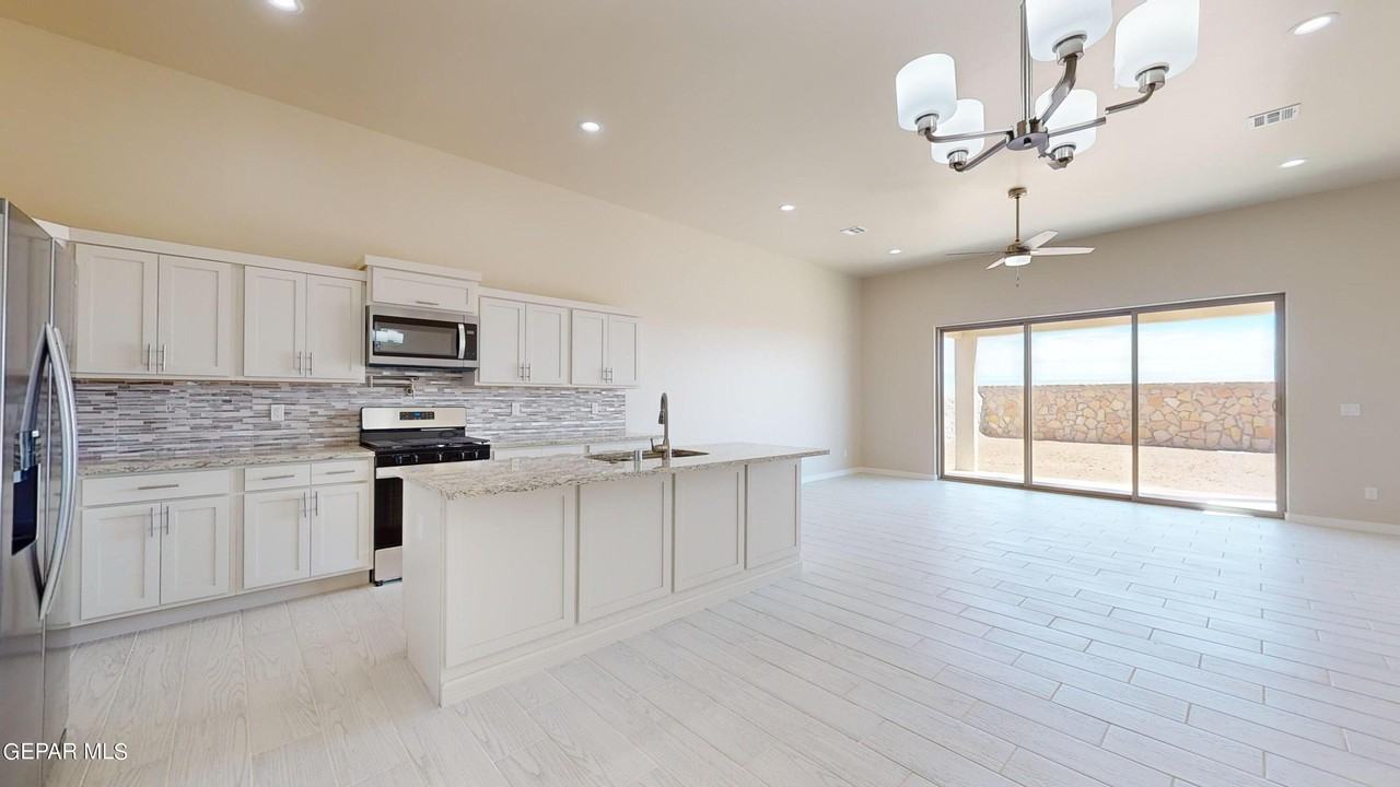 11118 Blue Eyed Grass St - Photo 2 of 41