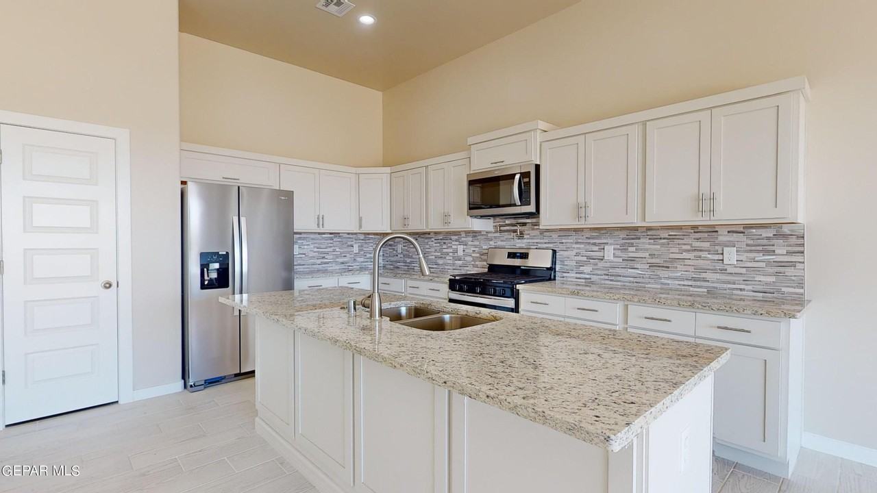 11118 Blue Eyed Grass St - Photo 4 of 41