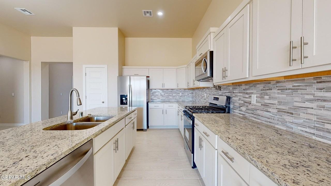 11118 Blue Eyed Grass St - Photo 5 of 41