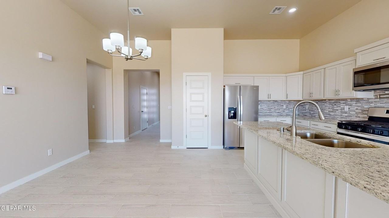 11118 Blue Eyed Grass St - Photo 7 of 41