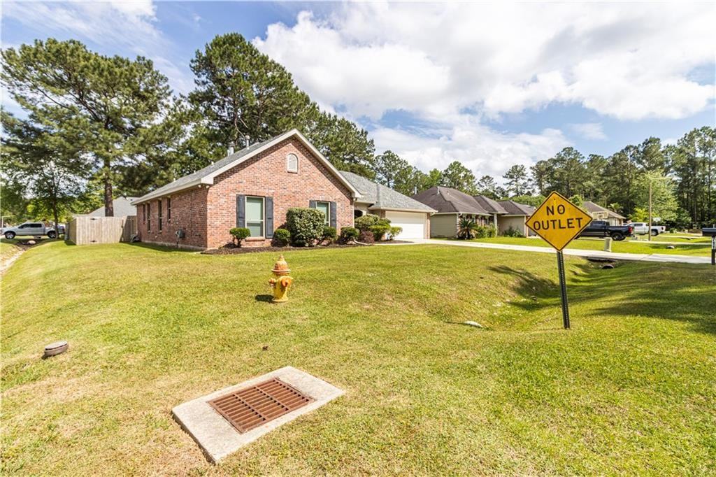 711 Lionel Ct - Photo 3 of 33