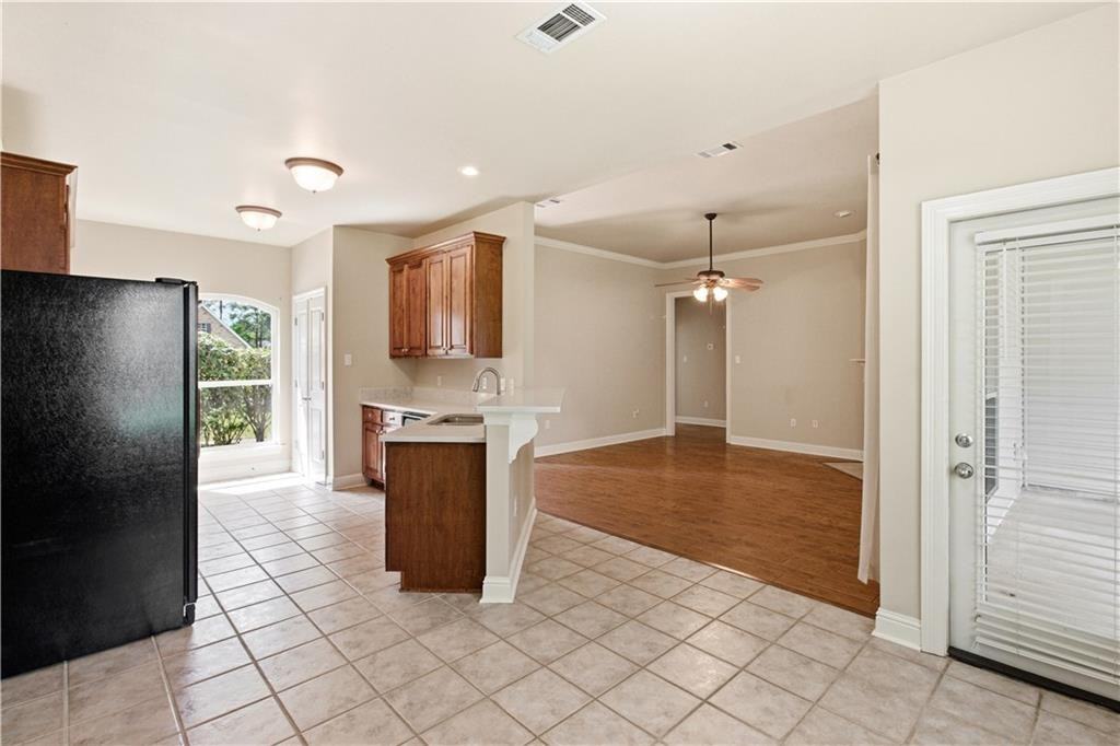 711 Lionel Ct - Photo 6 of 33