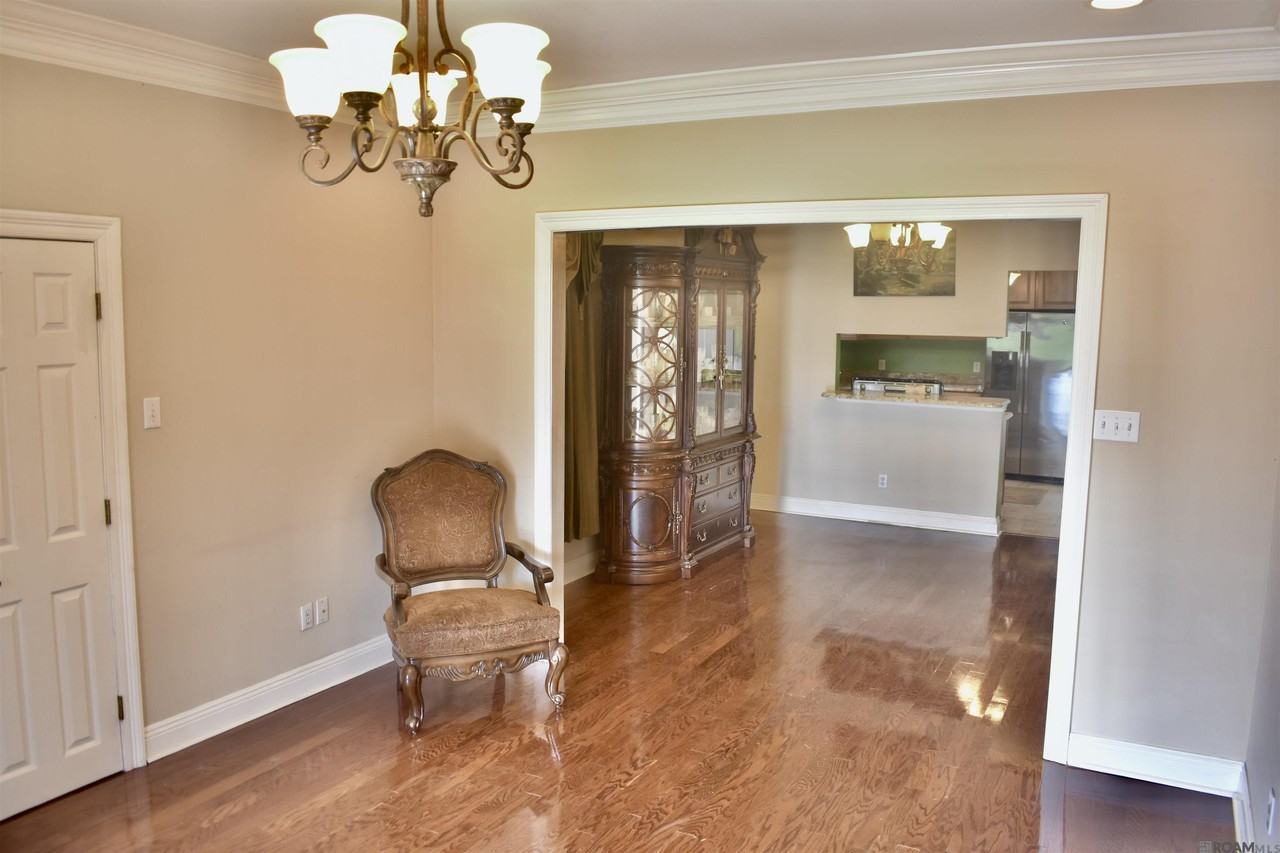 9129 Nelson St - Photo 3 of 12