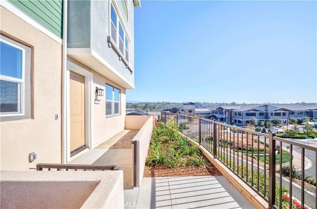 460 Palermo - Photo 2 of 12
