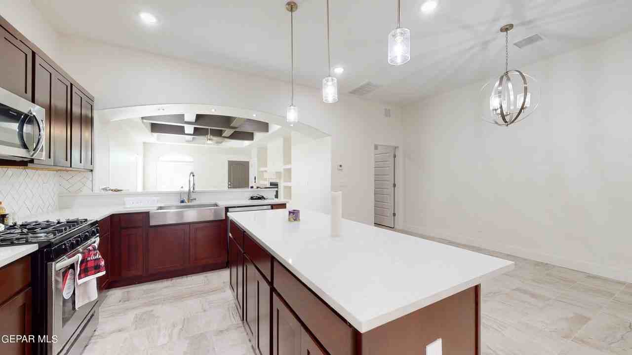 440 Soleil Rd - Photo 6 of 38