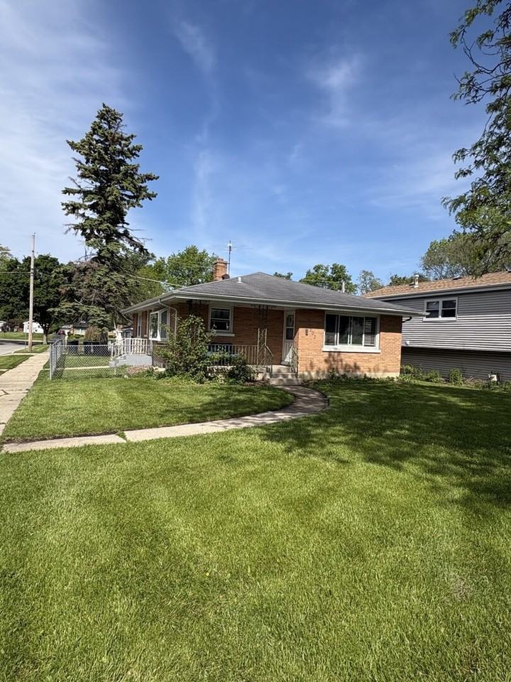202 N Bierman Ave - Photo 2 of 18