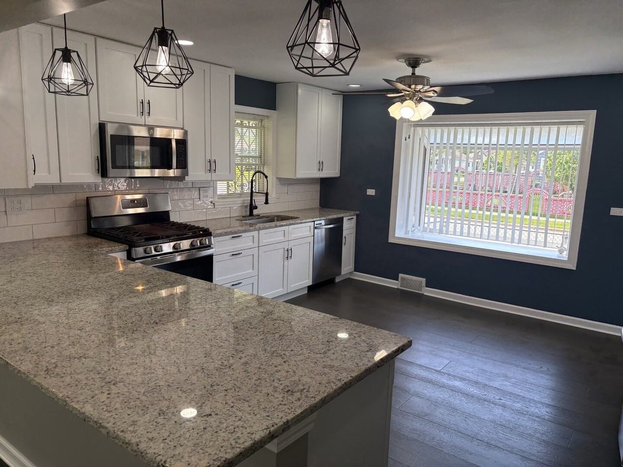 202 N Bierman Ave - Photo 5 of 18