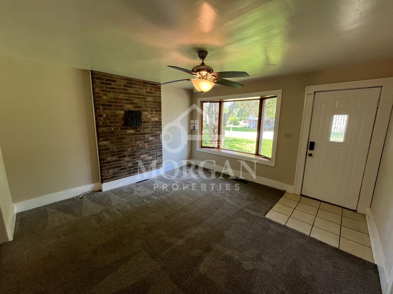 521 W Vinyard St - Photo 2 of 9