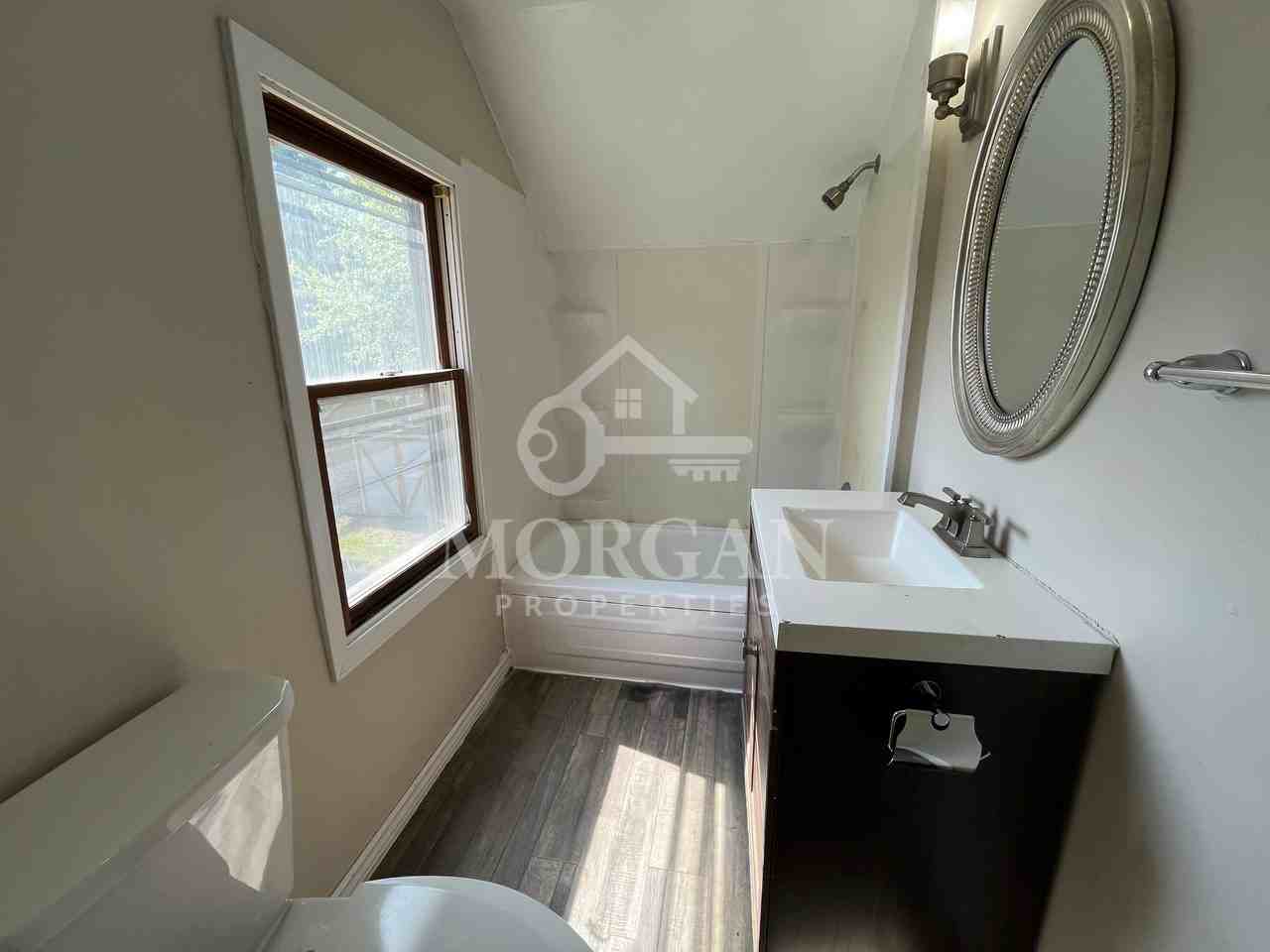 521 W Vinyard St - Photo 5 of 9
