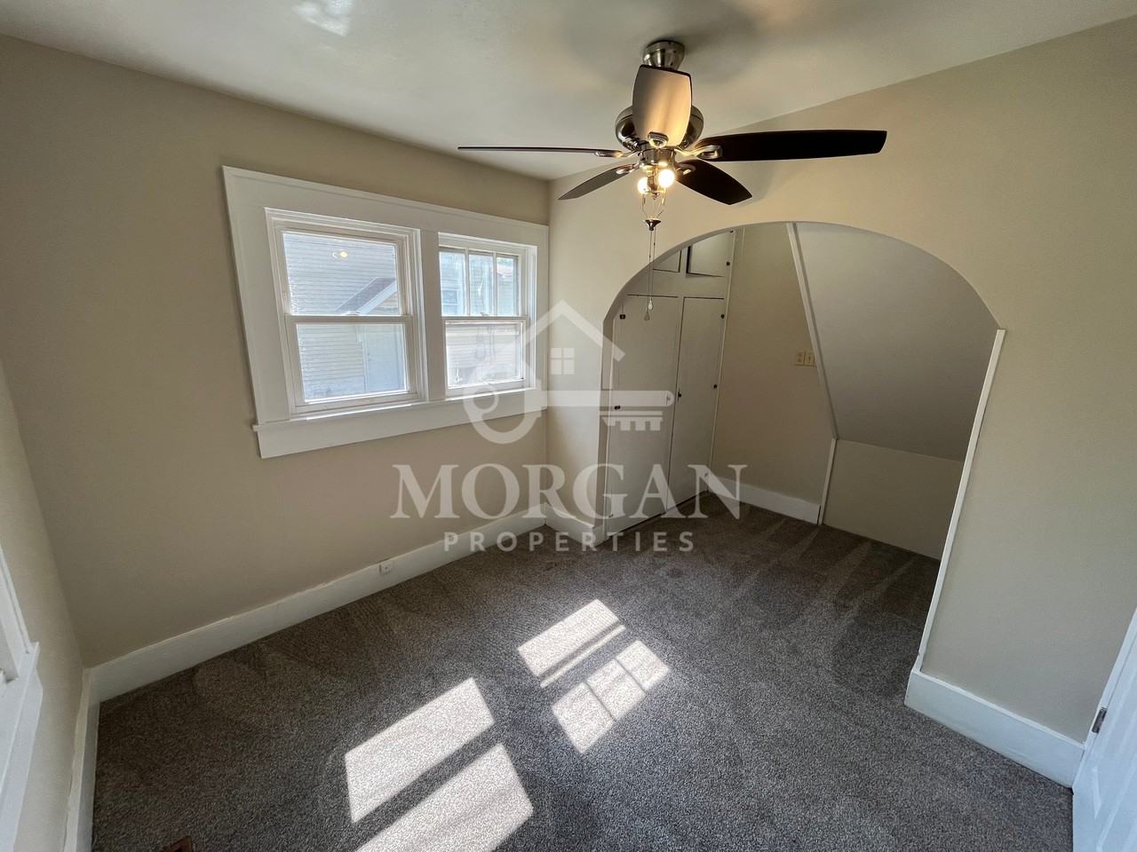 521 W Vinyard St - Photo 6 of 9