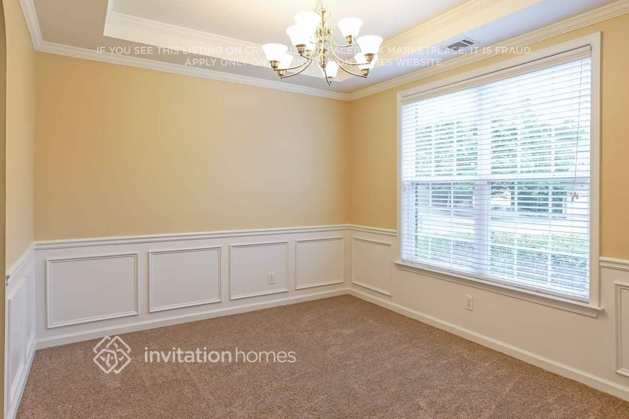 940 Island Bluff Ln - Photo 4 of 12