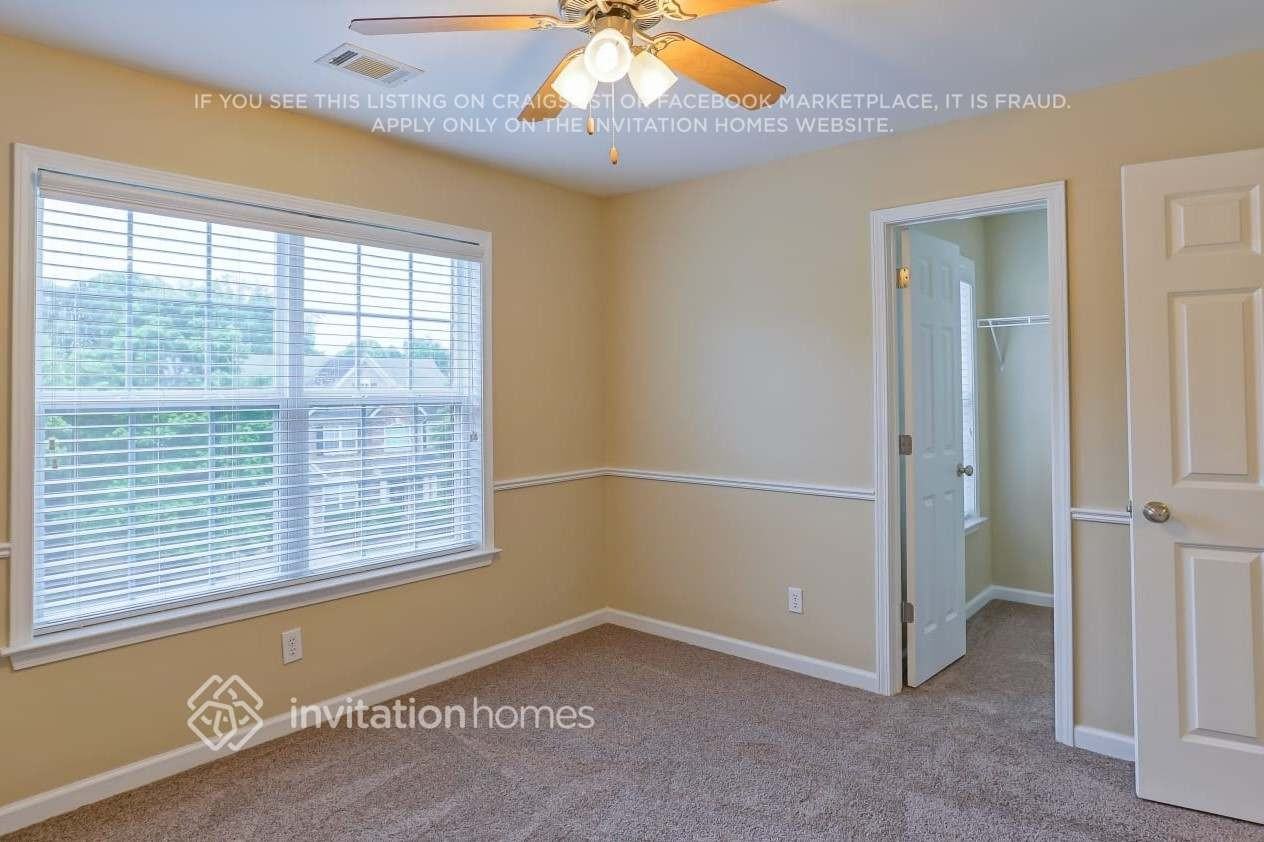 940 Island Bluff Ln - Photo 5 of 12