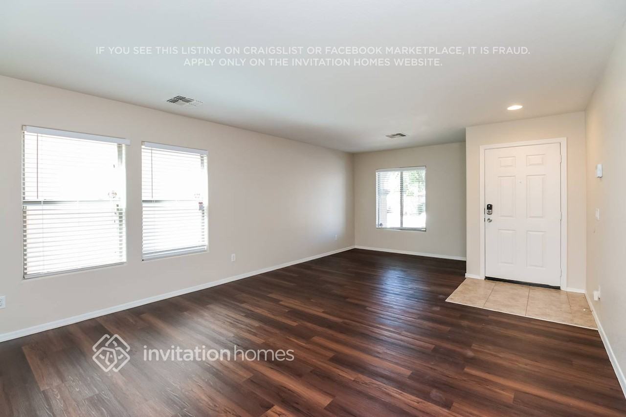 7811 S 63rd Dr - Photo 3 of 18