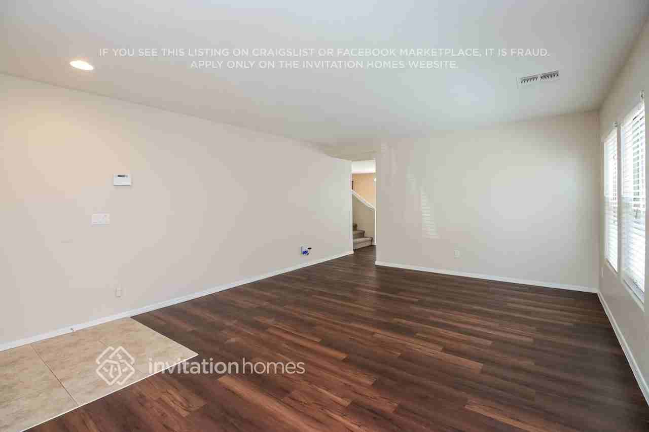 7811 S 63rd Dr - Photo 4 of 18