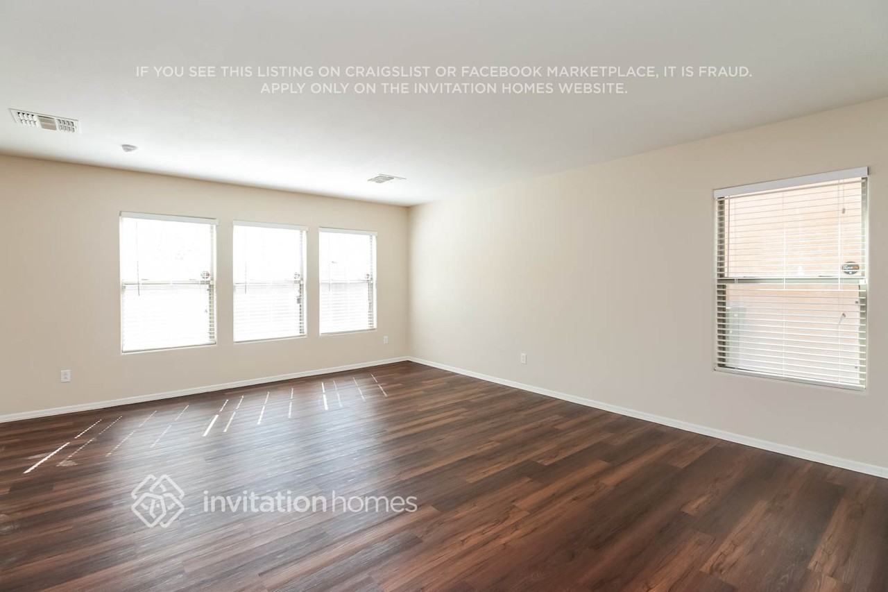 7811 S 63rd Dr - Photo 5 of 18