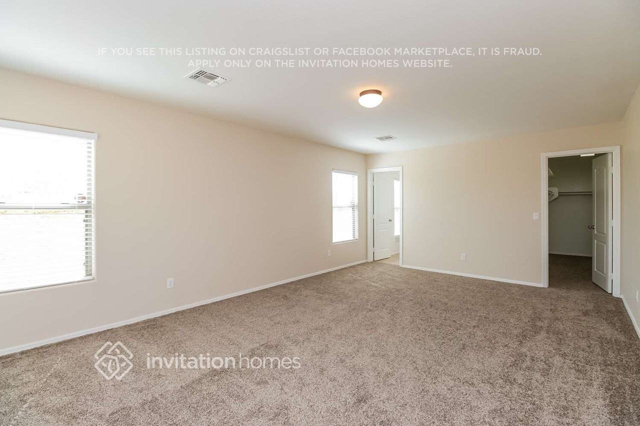 7811 S 63rd Dr - Photo 6 of 18