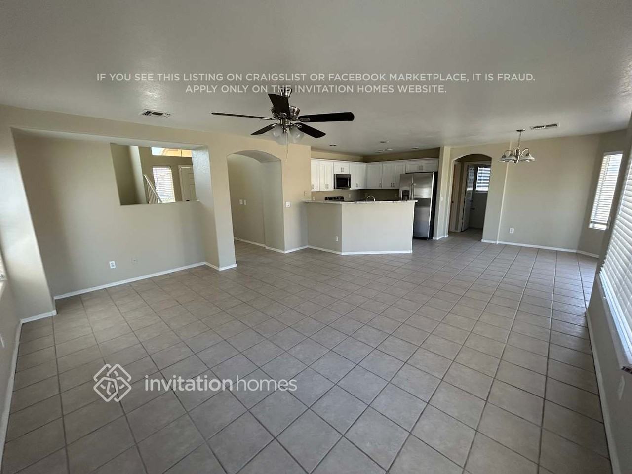 15324 W Watson Ln - Photo 3 of 11