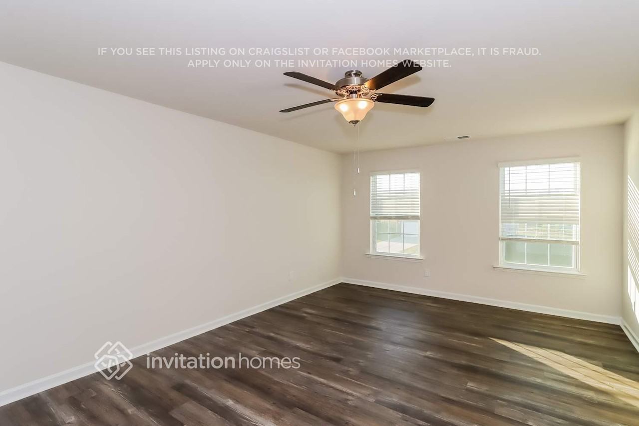 138 Clinton Ct - Photo 4 of 13