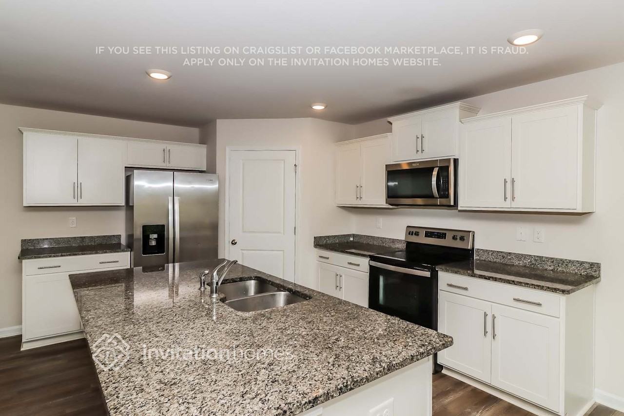 138 Clinton Ct - Photo 6 of 13